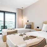 Panoramic Bay And Sea Views - Luxury 3-bed Flat Apartment