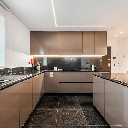 Panoramic Bay And Sea Views - Luxury 3-bed Flat Apartmán