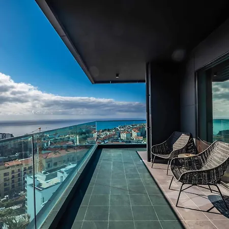 Panoramic Bay And Sea Views - Luxury 3-bed Flat