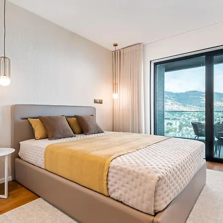 Panoramic Bay And Sea Views - Luxury 3-bed Flat