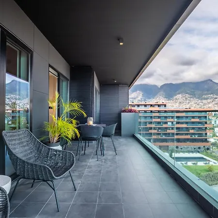 Panoramic Bay And Sea Views - Luxury 3-bed Flat フンシャル