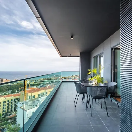 Panoramic Bay And Sea Views - Luxury 3-bed Flat アパート フンシャル