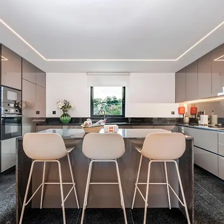 Lägenhet Panoramic Bay And Sea Views - Luxury 3-bed Flat