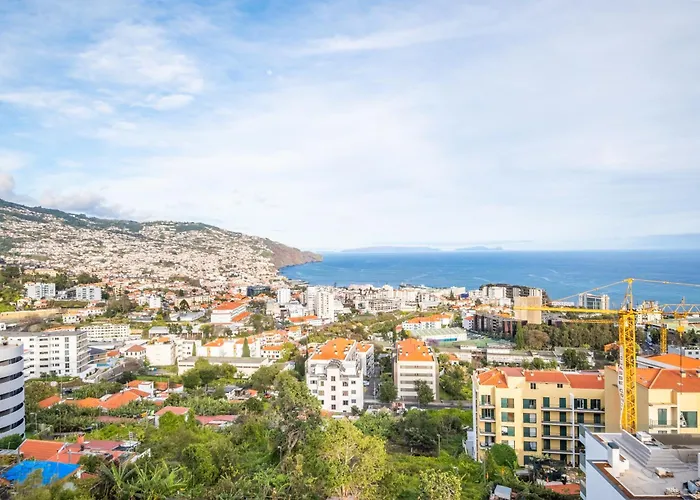 Panoramic Bay And Sea Views - Luxury 3-bed Flat *