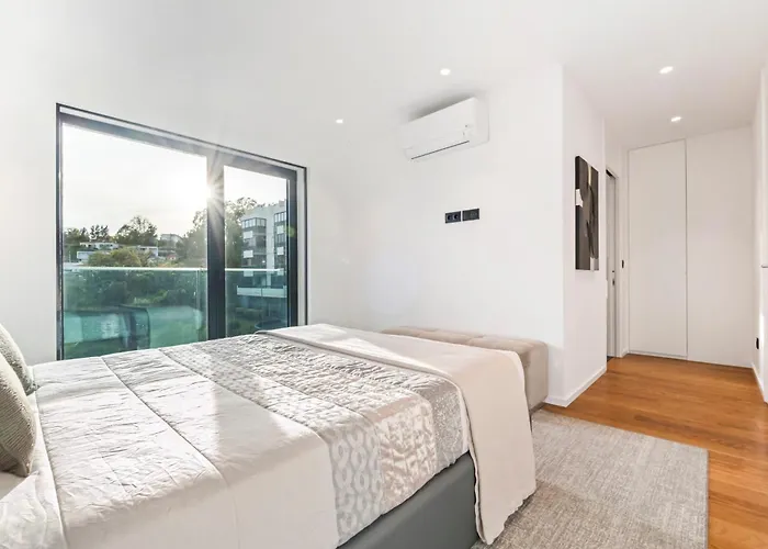 Panoramic Bay And Sea Views - Luxury 3-bed Flat