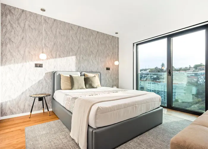 Panoramic Bay And Sea Views - Luxury 3-bed Flat *