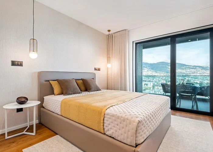 Panoramic Bay And Sea Views - Luxury 3-bed Flat