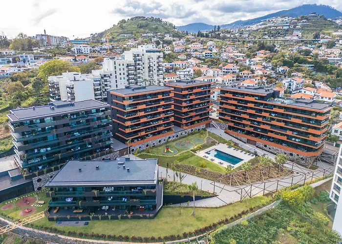 Panoramic Bay And Sea Views - Luxury 3-bed Flat * Funchal (Madeira)