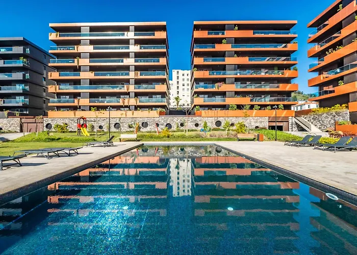 Panoramic Bay And Sea Views - Luxury 3-bed Flat