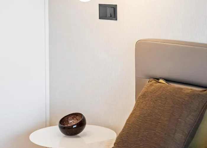 Panoramic Bay And Sea Views - Luxury 3-bed Flat