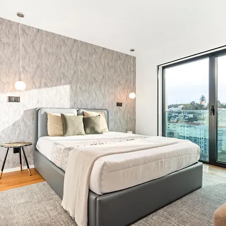 Panoramic Bay And Sea Views - Luxury 3-bed Flat *